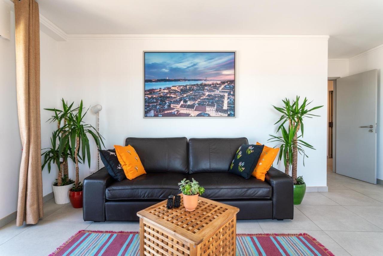 Faro Center Stunning View Apartment Luaran gambar